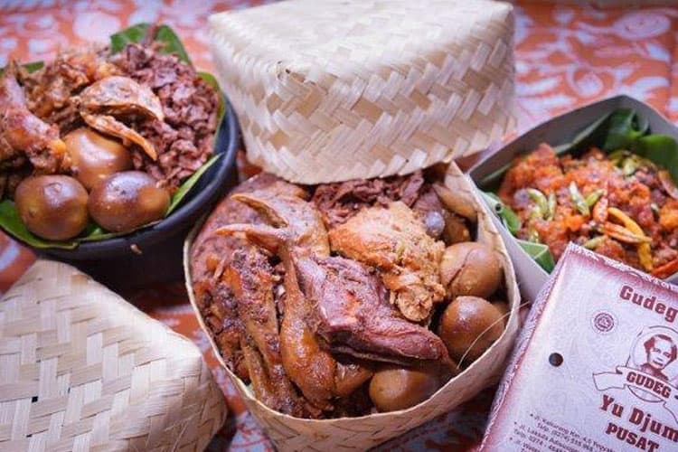 Wisata Kuliner Tradisional di Jogja: 5 Warung Legendaris yang Harus Dicoba!